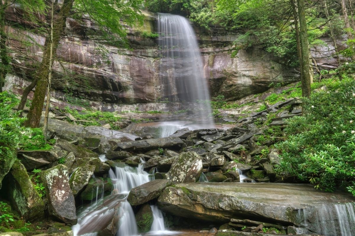 15 Stunning Great Smoky Mountain Waterfalls 15-stunning-great-smoky-mountain-waterfalls