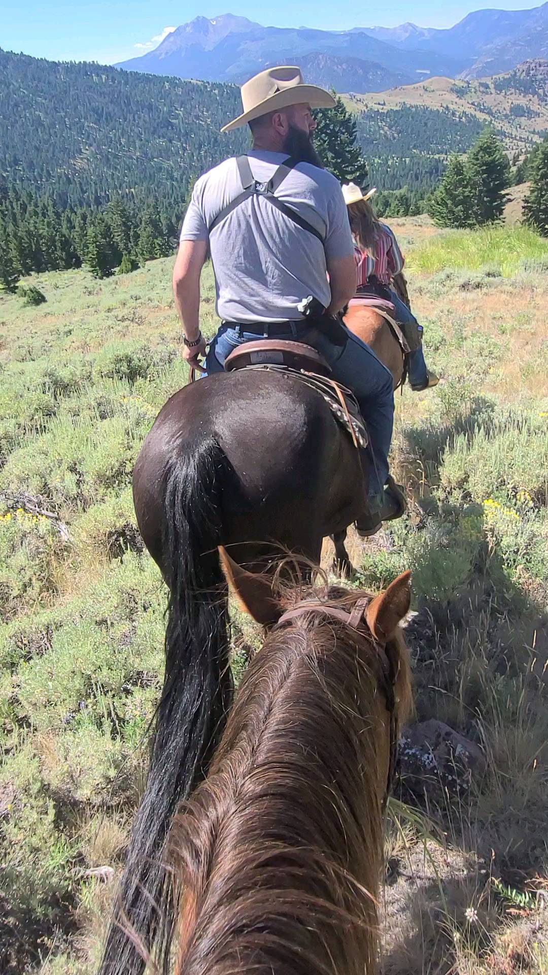 Checked a major item off my personal bucket list today 🙌 Montana is such a special place and somehow even more magical on horseback.

#montanamoment #duderanch #montanaranch #bucketlist #gramslayers #ranching #yellowstonecountry #doepicshit