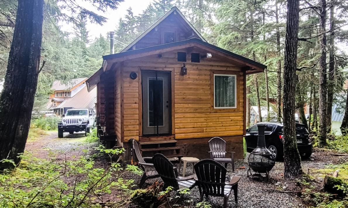 rear view of the exterior of one of the alyeska hideaway cabins