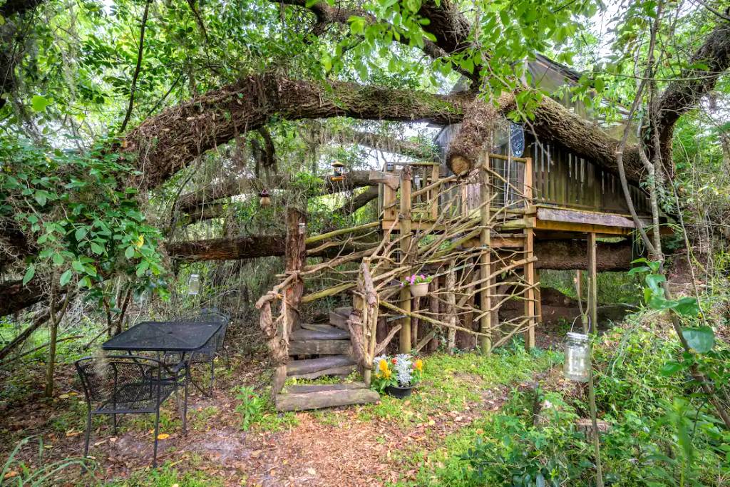 The "Dreamers Romantic Treehouse" at Kokomo Farms, one of the most unique places to stay in Florida